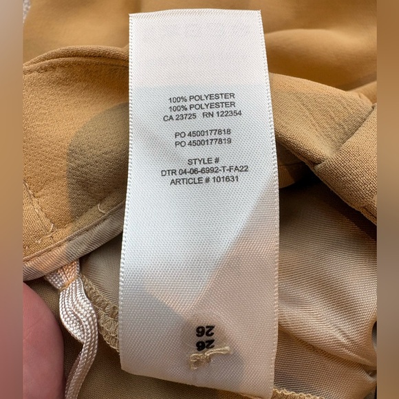 BNWT | ARITZIA | WILFRED | sandy beige high waisted dashwood pleated crepe pants - Picture 14 of 14